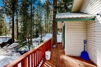 Modern bright home with great deck - walk to Kings Beach golf & town - B&B Kings Beach