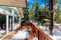 Modern bright home with great deck - walk to Kings Beach golf & town - B&B Kings Beach