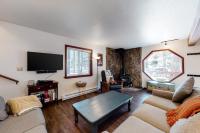 Cozy mountain retreat with deck shared pool-hot tub-sauna - Ferienwohnung Truckee