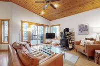 Serene mountain gem with large deck forest views & grill - B&B Truckee