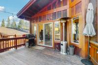Serene mountain gem with large deck forest views & grill - B&B Truckee
