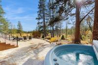 Expansive Tahoe home with hot tub deck sauna game room and washer&dryer - Chambres d'hôtes Truckee