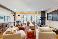 Expansive Tahoe home with hot tub deck sauna game room and washer&dryer - Chambres d'hôtes Truckee