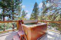 Mountain home with fireplace partial lake views from deck & hot tub - B&B Tahoe City