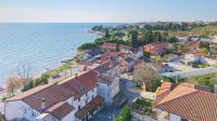 Apartment Alison by Rent Istria - B&B Zambratija