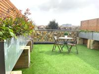 Elegant 2-Bed Apartment near Clapham Common with Roof Terrace - Ferienwohnung London