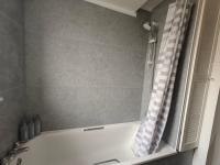 Spacious Double Room - Shared Bathroom - Zone 2 - Smart Lock Entry - No Check In Hassle - Chambres d'hôtes Londres