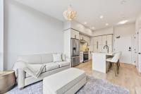 Lake Simcoe Stays - Friday Harbour's Official Rental Program - Aspen Suite - B&B Innisfil