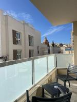 Luzzu Harbour Suites Modern 2BR in Marsaxlokk - B&B Marsaxlokk