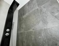 Sea Whisper Apartment in Rafina by ΜΡS - Chambres d'hôtes Rafína