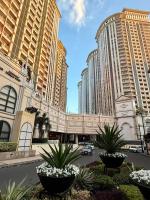 Venice Luxe Canal View, Pool, Kitchen, Canal Mall Access for 3 Guests only - B&B Manila