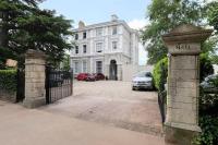 Luxurious 1 Bed Detached Home with Gated Parking - B&B Cheltenham