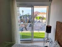 Le Cabrol Neuf, 5min Plage, Balcons, Parking, 6pers - Bed and Breakfast Carqueiranne