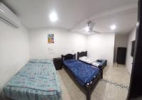 Camera Quadrupla Economy