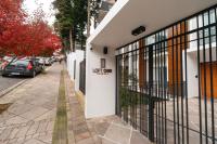 Stay Home Luxo Gramado - 1 min da rua Coberta - Tudo a pé - Apartamentos Decorados - Varanda - Ar condicionado quente e frio - Roupas de cama Premium - Chambres d'hôtes Gramado