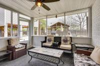 Screened Porch and Grill Spacious Charleston Home! - Chambres d’hôtes Charleston