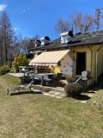 Casa dello Scoiattolo immersa nel verde con vista lago - B&B Casale Corte Cerro