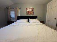 King Bed Near EWR Airport Smart TV Room 2 - Chambres d'hôtes Irvington