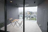 2BR Sunlit Stay w Balcony and Parking in West End - Ferienwohnung Brisbane