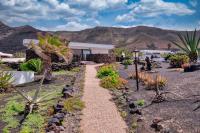 Bungalow Famara - Canary Soul - Ocean views - Beach 2 min By Lanzarote Vacation Homes - Chambres d'hôtes Famara