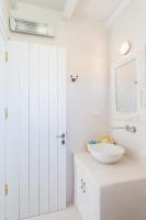 Nok Island Villa by Hostandros - B&B Gavrio