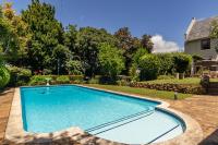 Private garden cottage in Wynberg with separate entrance, secure parking, and easy access to Main Road, shops, and restaurants - Chambres d'hôtes Le Cap