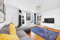 Lovely 3 Bedroom House Short Term Rental & Flexible Renting Limehouse with private parking and garden! - Bed and Breakfast Londen