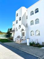 "Tavira Garden Retreat" -Pool -Balcony -Terrace -Quiet area -free parking -AC -Family Friendly -Tennis - Chambres d'hôtes Tavira