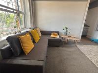2 Bed Apartment Near Yeovil Hospital & Leonardo - Chambres d’hôtes Yeovil
