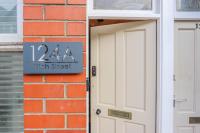 Jimmy Suite - Central 2 Bedroom that sleeps 6 with WI-FI - B&B Barry