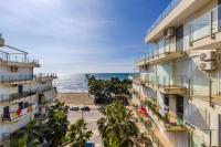 Beachfront Apartment with Pool Access by PikHost - Bed and Breakfast Lezhë