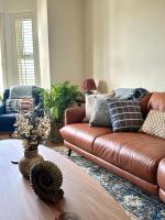NEW - Coastal Retreat, Swanage Holiday Home, Moments from Beach and Town, On Site Parking, Fast WIFI - Chambres d’hôtes Swanage