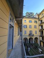 YR Apartments Isola - Steps from Bosco Verticale and Metro - Bed and Breakfast Milaan