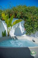 Casa Jazmines Sea View Terrace, Jacuzzi & BBQ Escape - Chambres d’hôtes Benamargosa