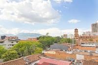 2 bedroom top floor with pool table, 1 block from Lleras park p9 - B&B Medellín