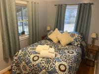 Charming 2BR Home with Ultra-Fast Fiber Near Stowe - Chambres d’hôtes Morristown