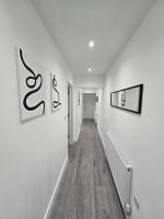 Slough Modern 1Bed Apt Free Parking, WiFi, Near Windsor, & Heathrow - Chambres d’hôtes Farnham Royal