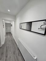 Slough Modern 1Bed Apt Free Parking, WiFi, Near Windsor, & Heathrow - Chambres d’hôtes Farnham Royal