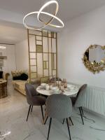 Elegant Central Apartment Balcony & City View - Ferienwohnung Arad