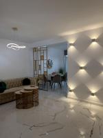 Elegant Central Apartment Balcony & City View - Ferienwohnung Arad