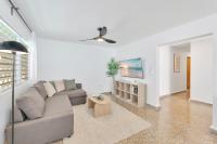 Bright 2BR Oasis in Calle Cerra w Balcony - Ferienwohnung San Juan