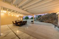 Entire Private Home with 6 Beds, King Bed, 6 Parking, Big Yard, 4 Bedrooms 2 Bathrooms, Available Now - Chambres d'hôtes Spring Valley