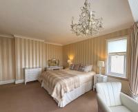 4 bed house in Heysham, Morecambe - views over Morecambe Bay - 3 double bedrooms, 1 single bedroom SLEEPS 7 - Chambres d'hôtes Heysham