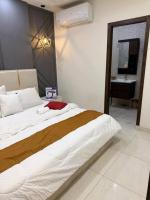 Royale Rest Suites - B&B Ram Kot