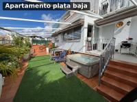 Apartamentos Condal - Dúplex o Planta Baja con Jacuzzi & BBQ - Bed and Breakfast Nerja