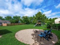 Quiet 3BR Dublin Home, Large Yard, near Bridgepark and easy commute to area companies and hospitals - B&B Dublin
