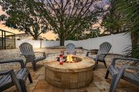 PoolGamesShort drive 2BeachNOSargassum! - Bed and Breakfast Palm Harbor
