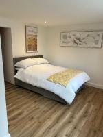 Lovely 2 Bedroom 2 Bathroom Cottage In Cheadle Staffordshire - Chambres d'hôtes Cheadle