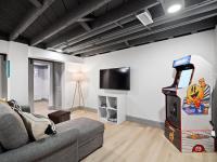 Gorgeous Remodel Game Room Sleeps 8 - B&B Akron