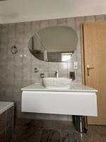 Estudio con cama extragrande